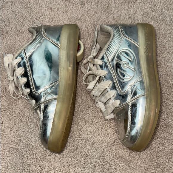 Heelys Premium 1 Lo Metallic Silver Chrome Sneakers Youth 3 - Picture 3 of 7